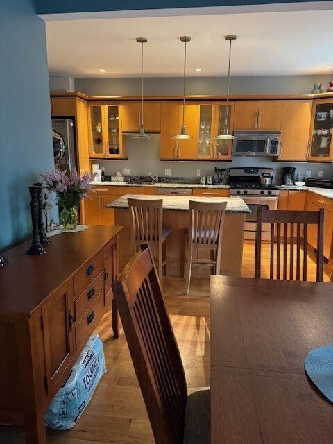 Primary Photo - 880 E Broadway