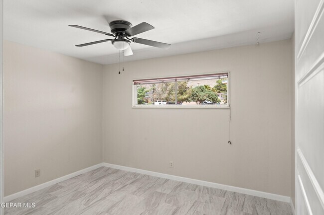 Building Photo - 4317 Larchmont Dr