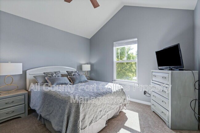 Building Photo - 2333 Windrow Dr