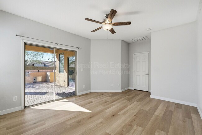 Building Photo - 1711 W Twain Ct