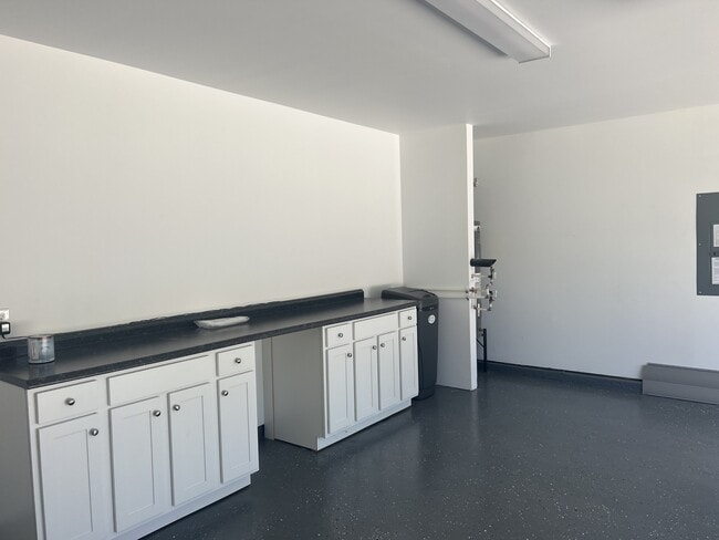 Building Photo - 423 High Ridge Ct