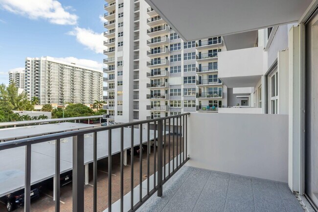 Building Photo - 405 N Ocean Blvd