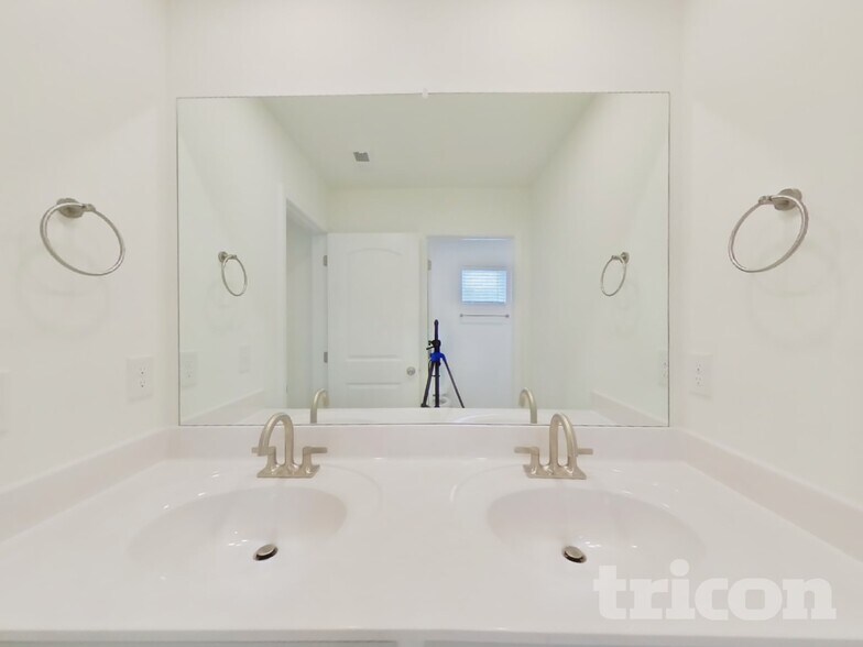 Building Photo - 1362 Georgetown Dr