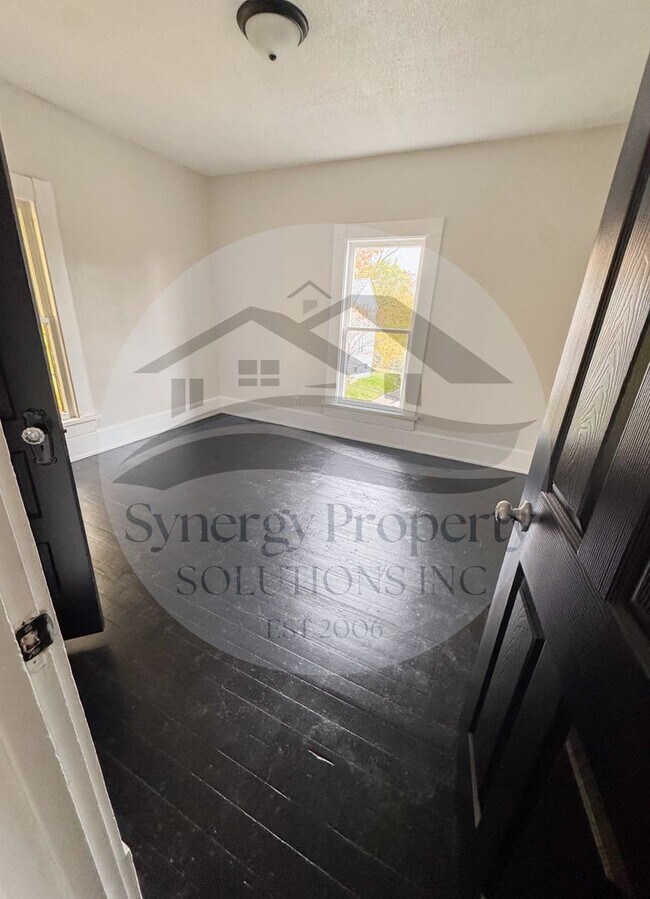 Building Photo - House with Garage