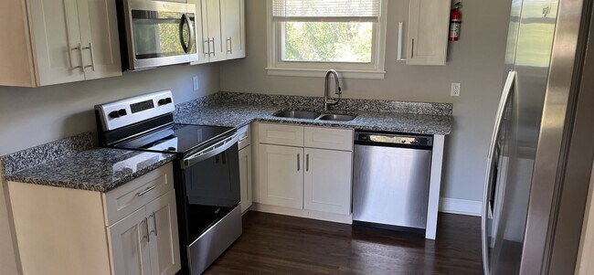 Building Photo - Great 2 Bed 1 Bath Home in East Nashville!