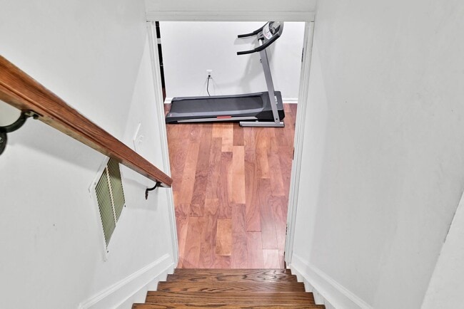 Building Photo - 375 Kingston Ct