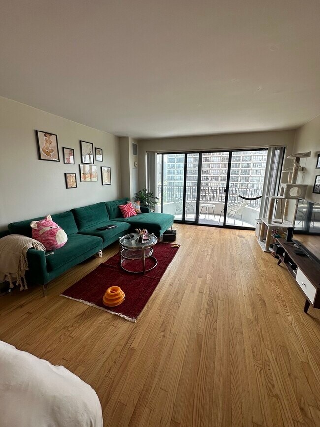 Building Photo - 2020 N Lincoln Park W