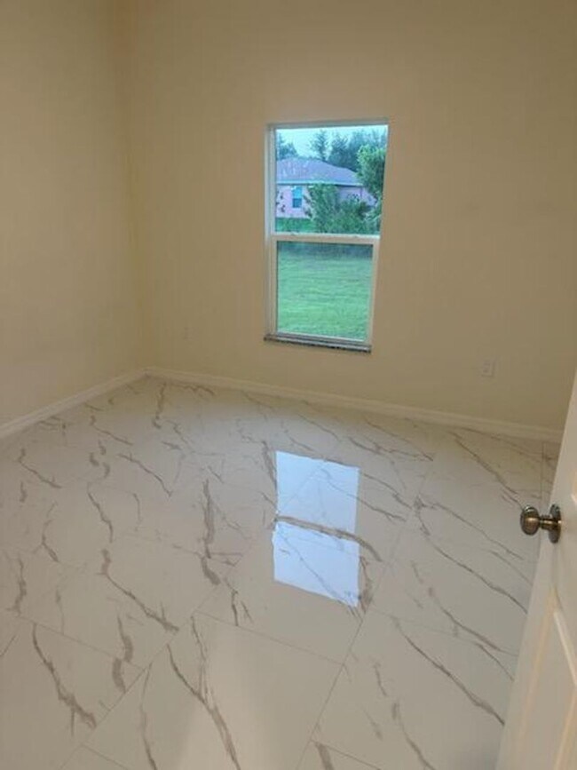 Building Photo - Cute Two Bedroom Cottage-MOVE IN READY