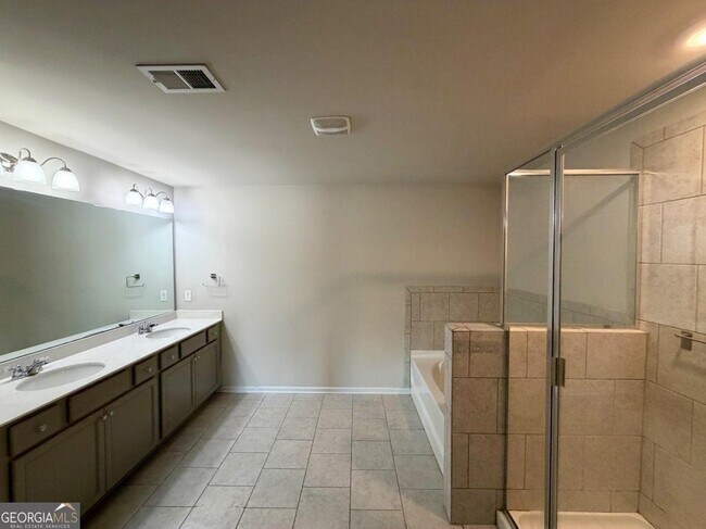 Building Photo - 7091 Gladstone Cir