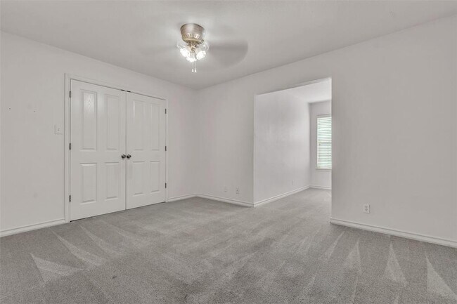 Building Photo - 112 Sandstone Dr
