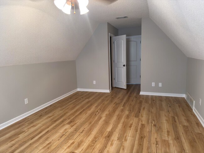 Building Photo - 10228 Morning Hill Dr