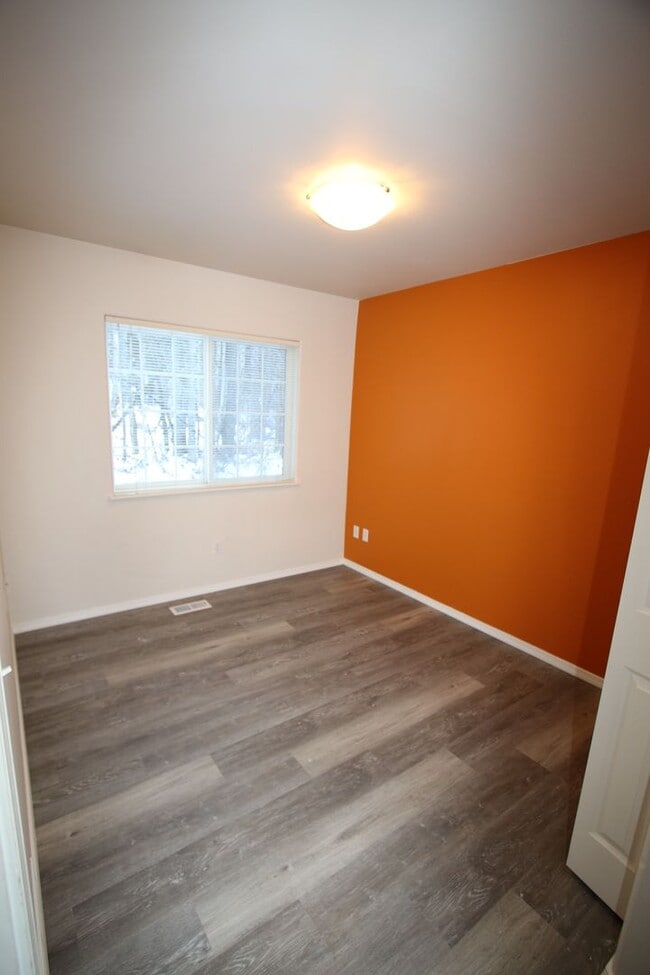 Building Photo - 3 Bedroom Condo in East Anchorage!