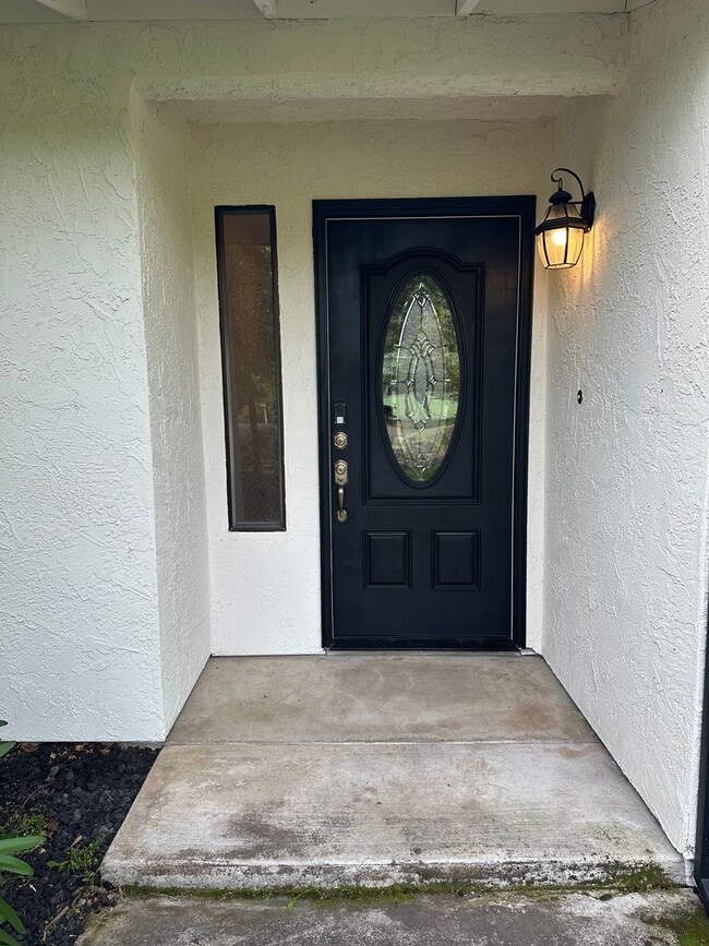 Building Photo - Beautifully maintained home in a peaceful setting