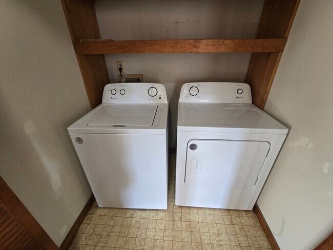 Building Photo - 8300 Banshire Ct