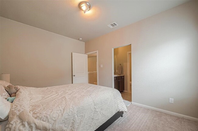 Building Photo - 21029 Crinet Square