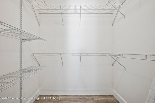 Building Photo - 7 Tulip Ln