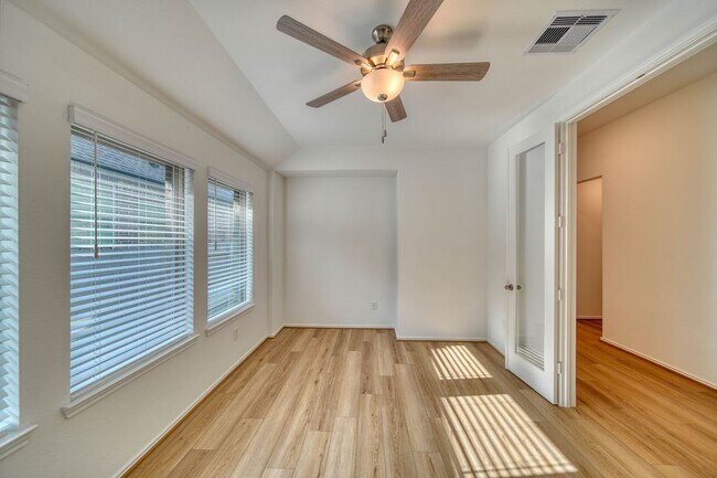 Building Photo - 2334 Honeyberry Shrub Dr