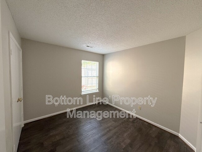 Building Photo - 11822 Stewarts Crossing Dr