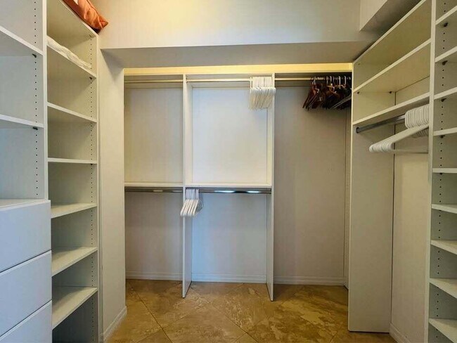 Building Photo - 7834 Edgewater Dr