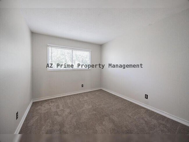 Building Photo - 225 N Standage