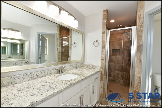 Building Photo - 13744 Flora Vista Ave