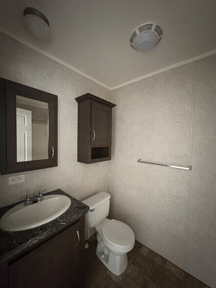 Building Photo - 12 E Manor St