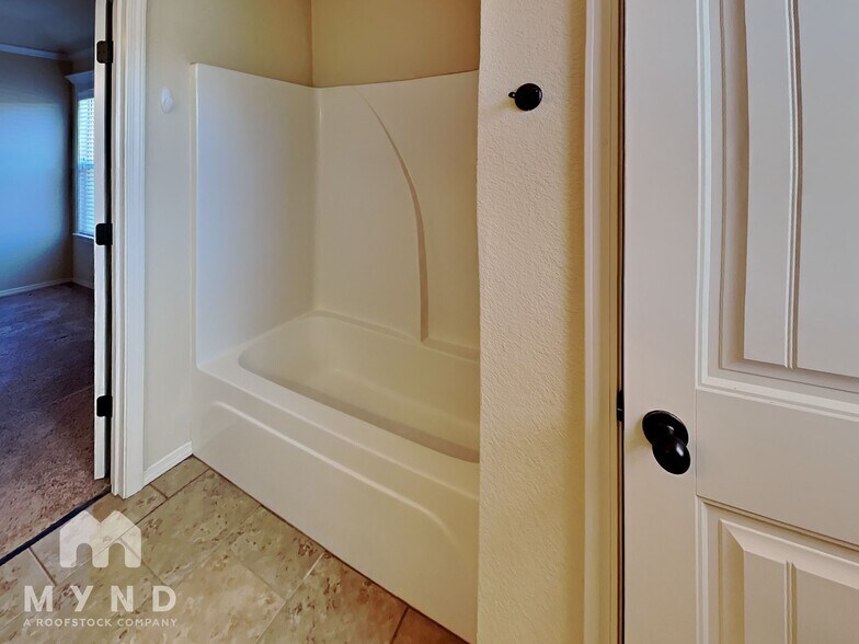 Building Photo - 12 Bristol Dr