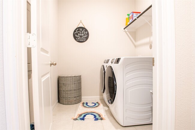 Building Photo - 835 Sarasota Shore Dr