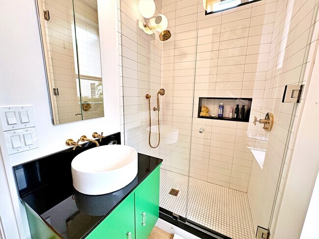 Building Photo - 206 Webster St