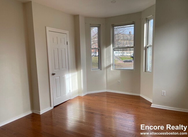 Building Photo - 75 Putnam St