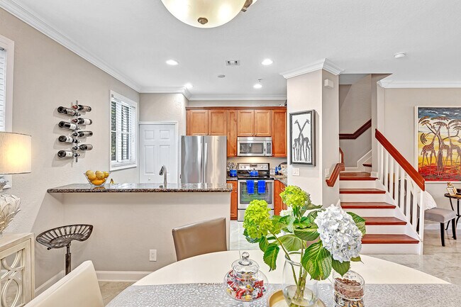 Building Photo - 323 Bayfront Dr