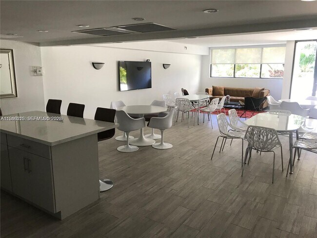 Building Photo - 170 Ocean Ln Dr