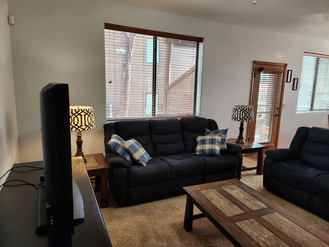 Building Photo - Furnished Bison Cove - 2 bed / 2 bath - Furnished Unit