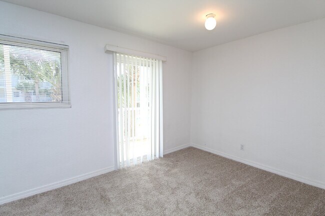 Building Photo - Bayfront 2BR/2BA Condo at Bayview Terrace ...