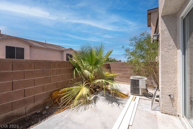 Building Photo - 2095 Betty Davis St