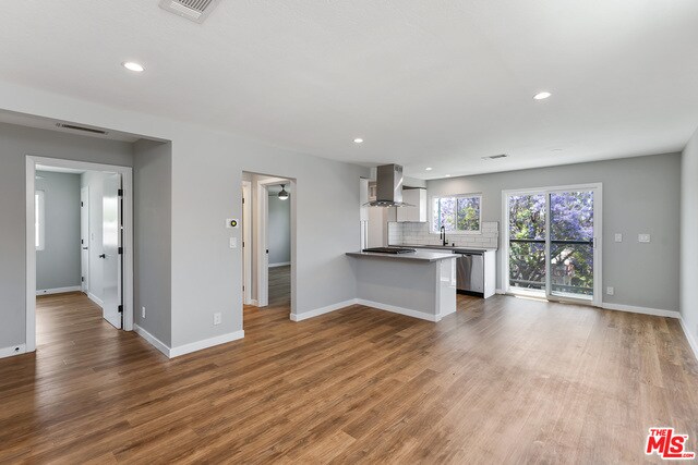 Building Photo - 5847 Willoughby Ave