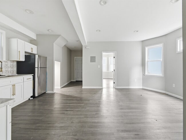 Building Photo - 23 Bayview Ave