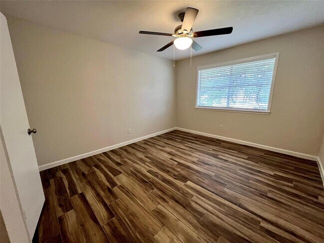 Building Photo - 1705 Westwind Dr