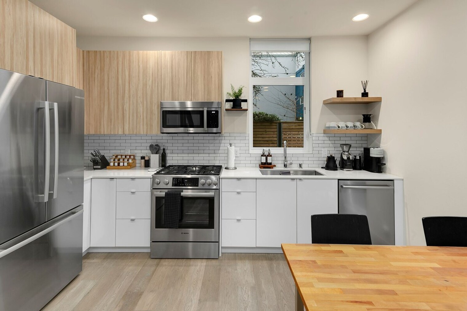 Building Photo - 319 Malden Ave E