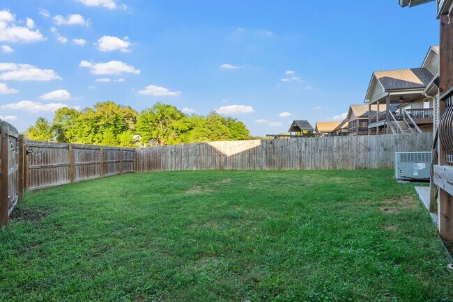 Building Photo - Pet Friendly Four Bedroom with Bonus!