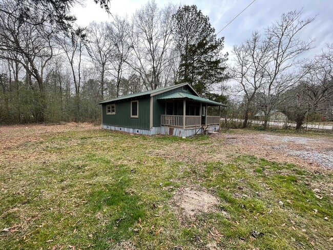 Building Photo - Renovated 2/1 House in Armuchee- $995