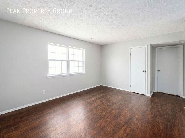 Building Photo - 1393-1395 Summit Street-2 Bedroom