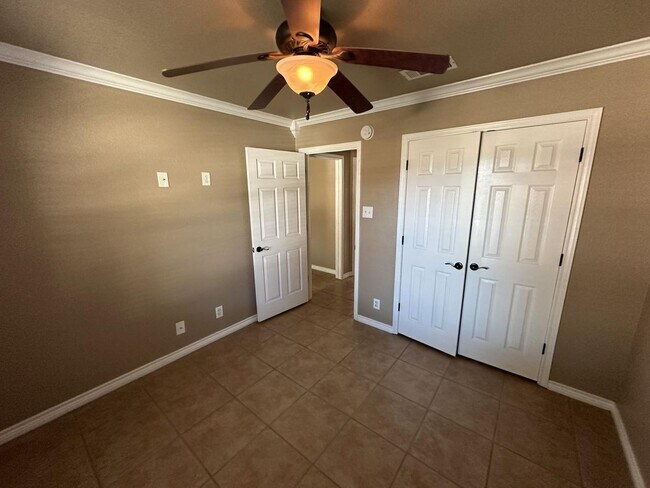 Building Photo - AVAILABLE NOW!