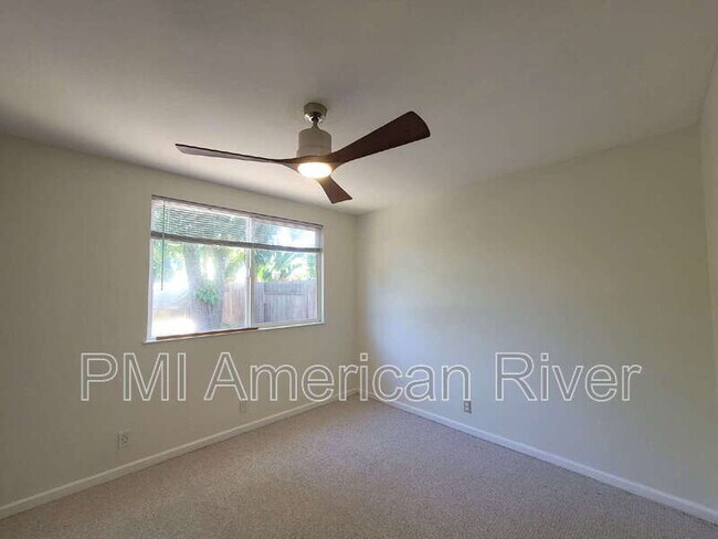 Building Photo - 881 Beardsley Dr