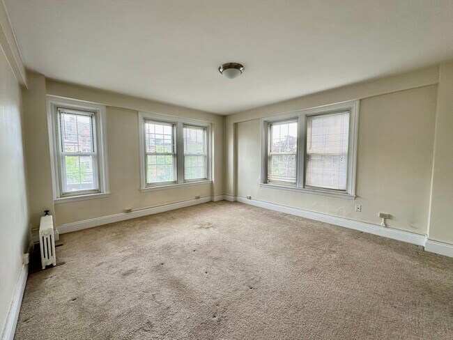 Primary Photo - 1401 Beacon St