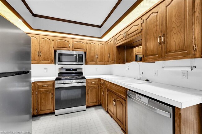 Building Photo - 2411 S 46th St