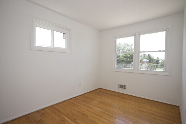 Building Photo - Welcome to this lovely 3bd 1.5bth home!