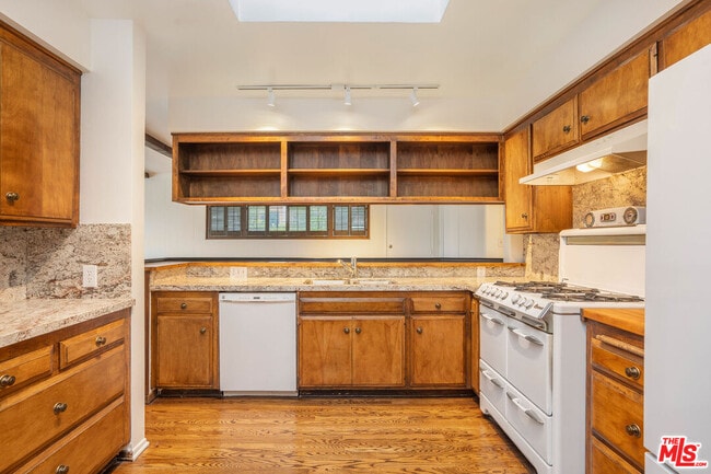 Building Photo - 547 Stassi Ln