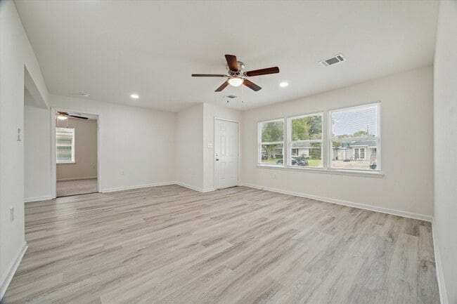 Building Photo - 3105 Babin Dr