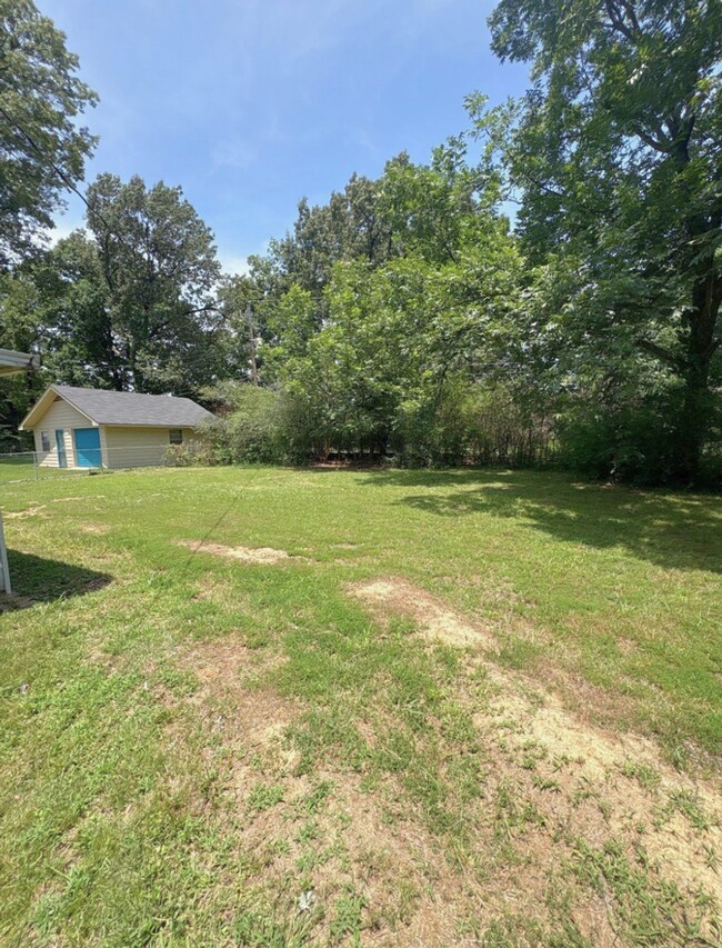 Building Photo - Newly Renovated Home in Oakhaven